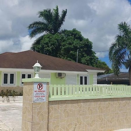 Budget & Basic In Local Neighborhood, 7Min Drive To Downtown Nassau Beach Paradise公寓 外观 照片
